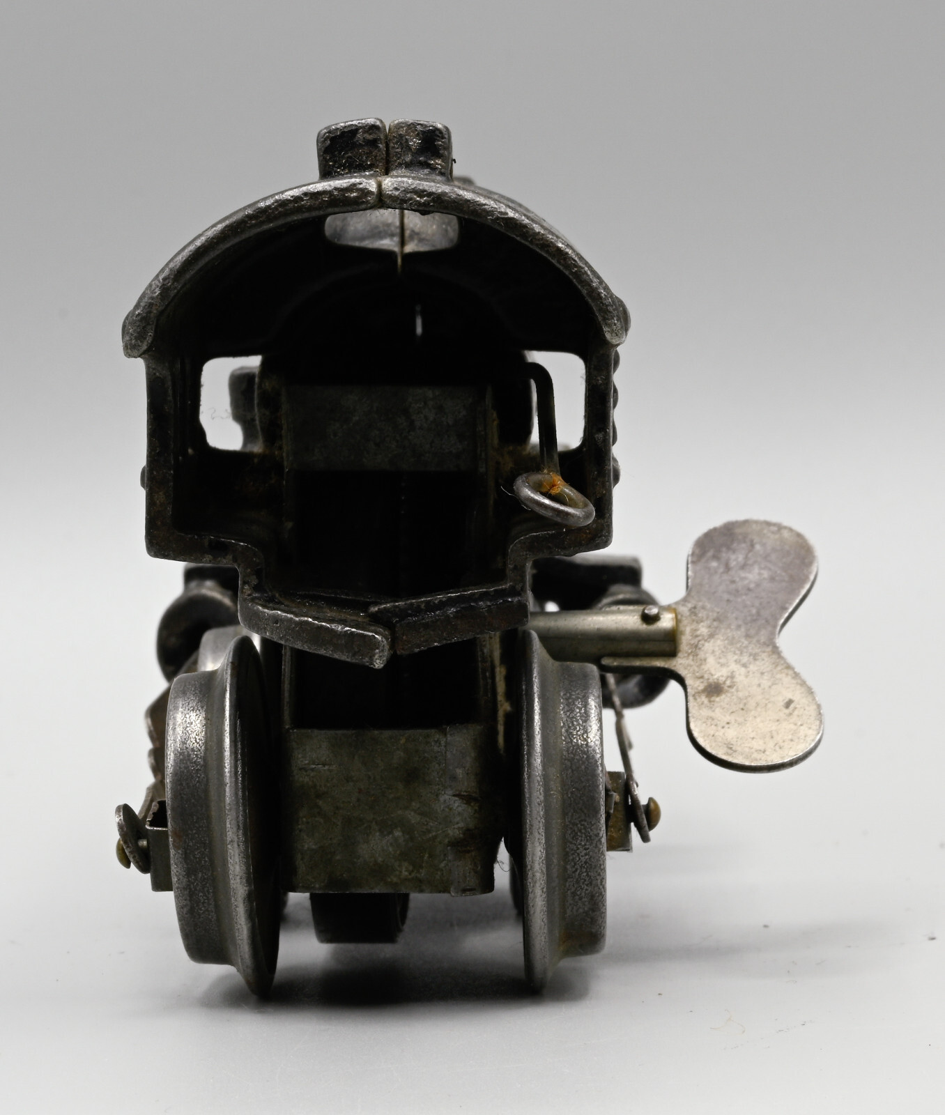 Pre-war American Flyer Wind up O Gauge Cast Iron Locomotive