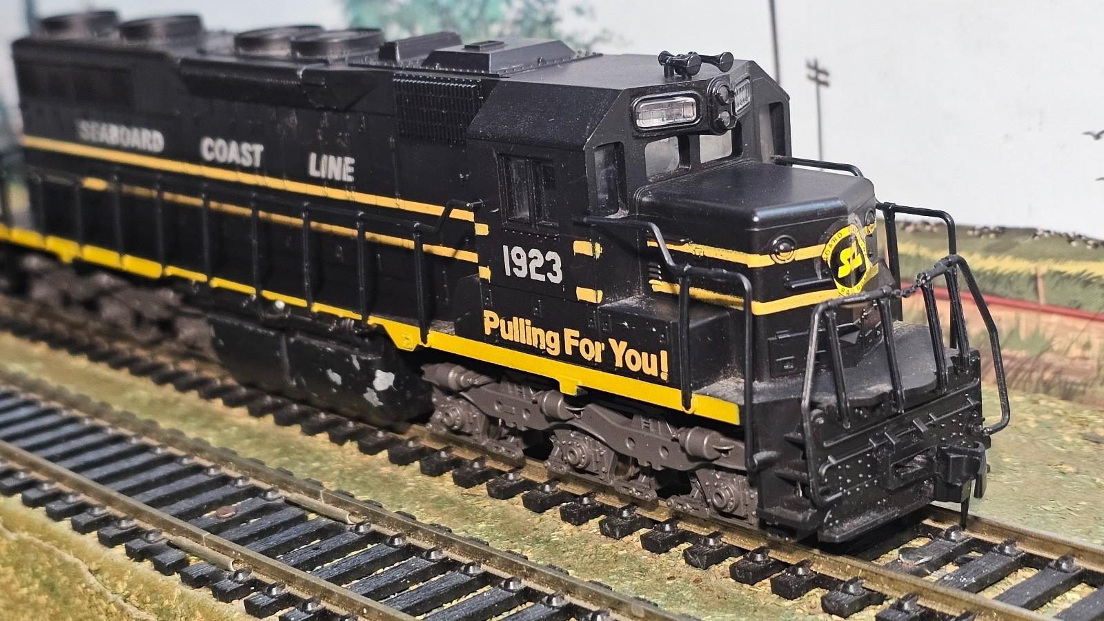 ATLAS HO SD 35 LOCOMOTIVE SEABOARD COST LINE #7018 – Rd# 1923 MINT
