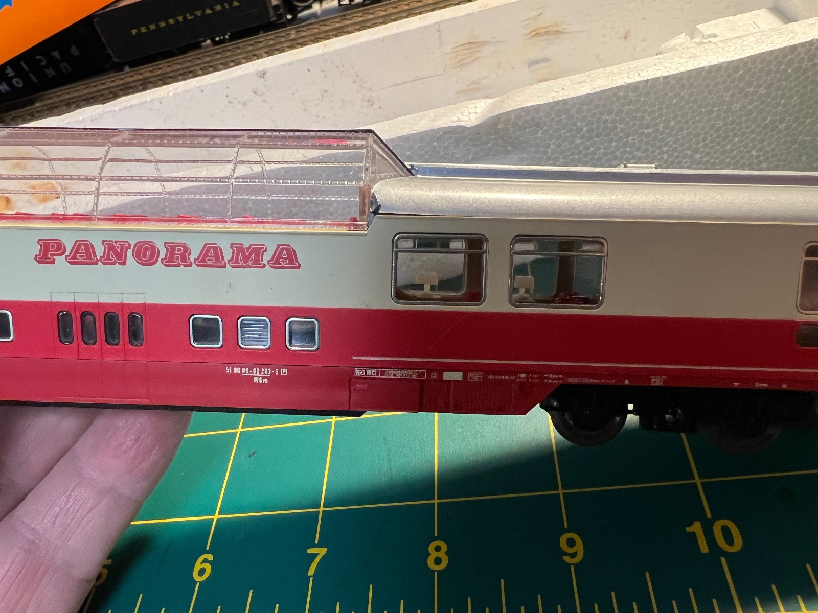 Roco 44408 / 4271F “Reisebüro Mittelthurgau” Panorama Passenger Coach HO Scale