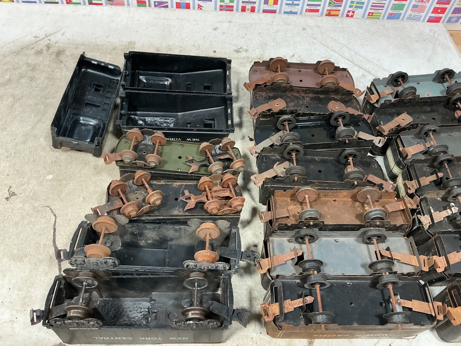 O scale TIN TOY MARX Coal Tender lot PARTS lot for restoration