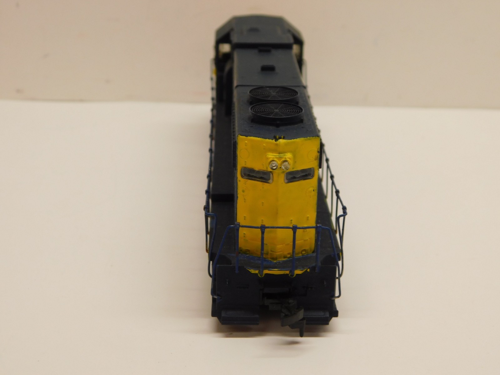 Athearn Blue Box Long Island Railroad GP Diesel Engine #274-Unpowered Dummy