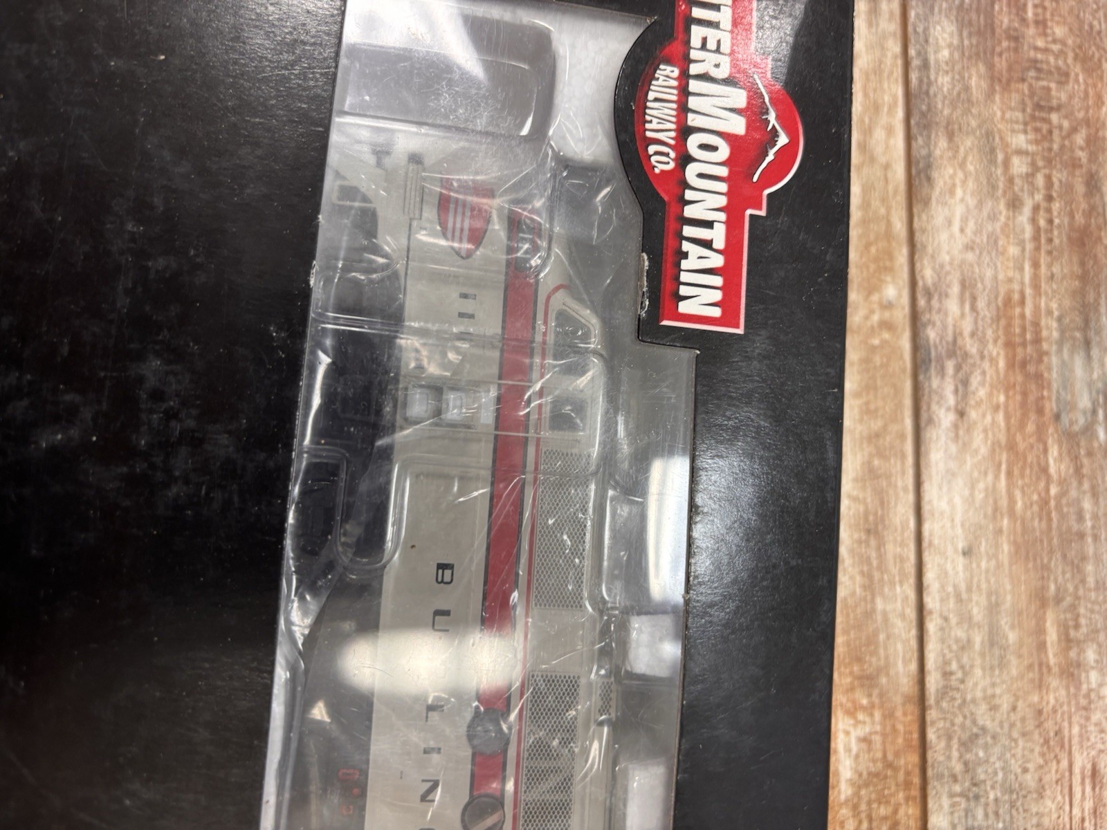 Inter Mountain Hi Locomotive 49207-08* CB&Q Burlington New In box Car No 111A-B