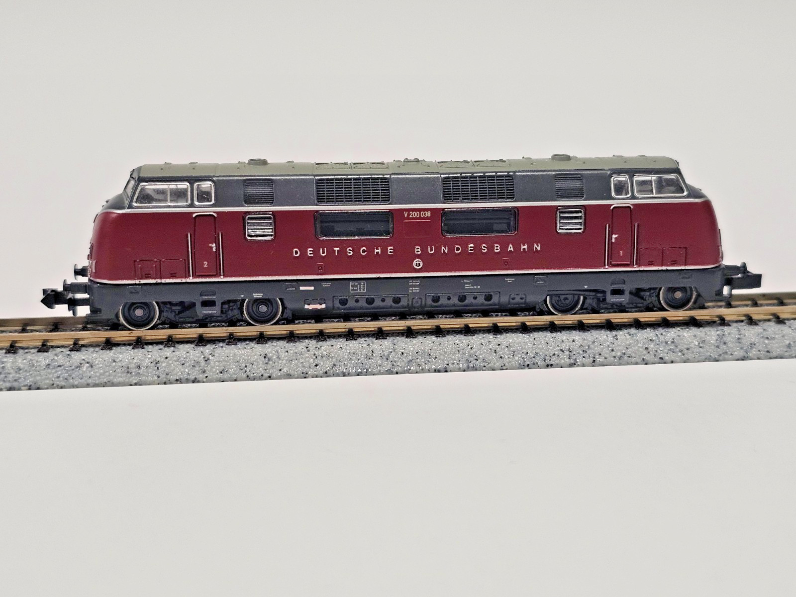N SCALE ROCO #23284 N-MODEL GERMAN RAILWAY DIESEL LOCOMOTIVE BR200 AUSTRIA VIDEO