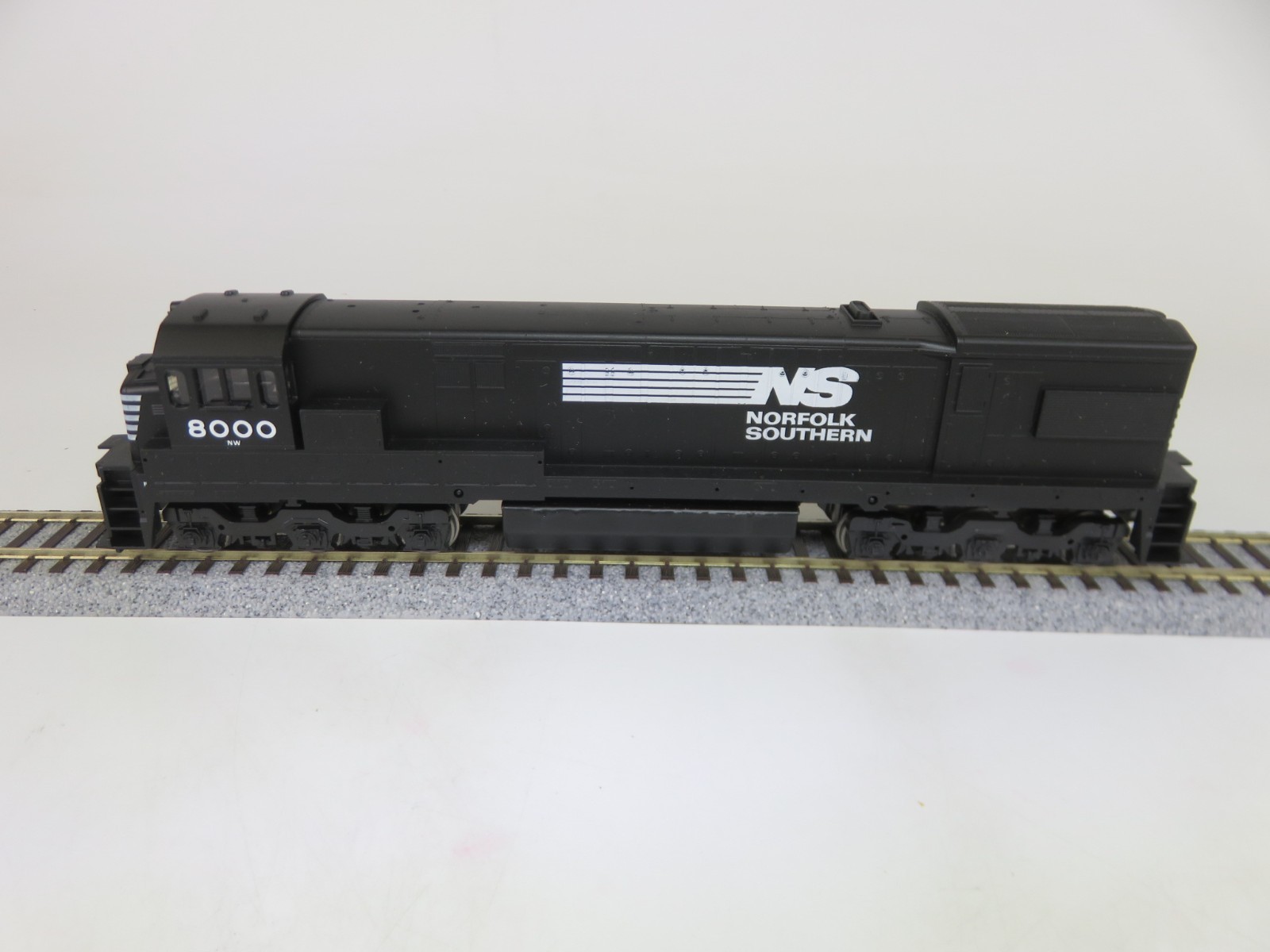 Athearn Blue Box 3467 HO Scale NS Norfolk & Southern GE U30C Diesel Locomotive