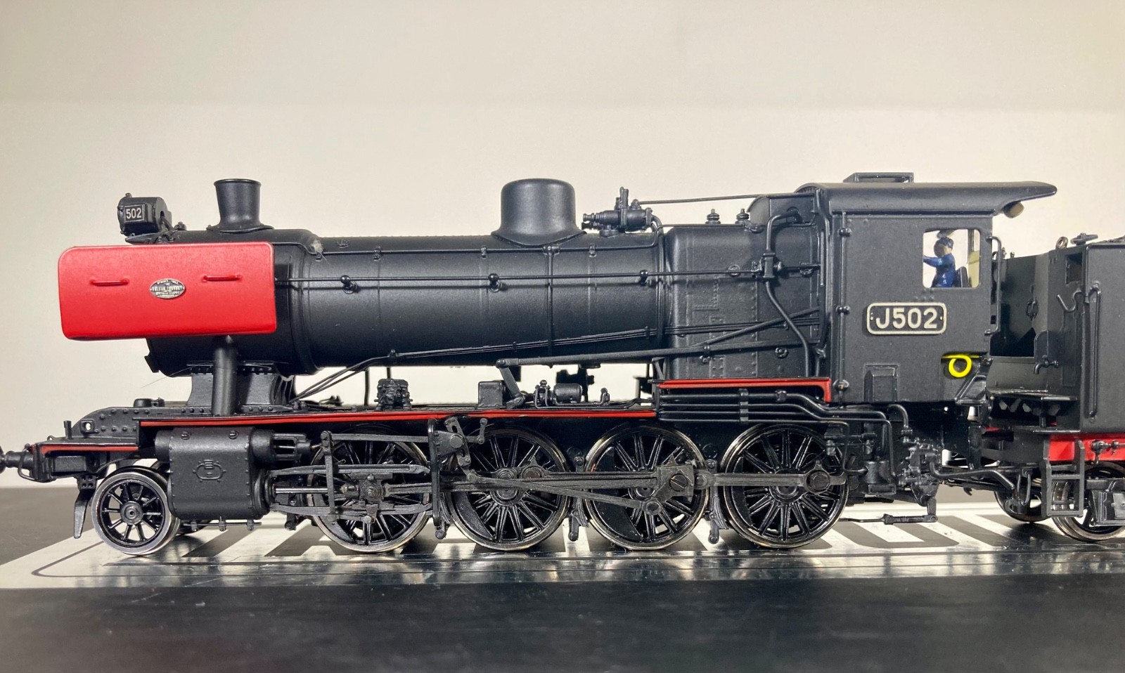 Trainbuilder – Victorian Railways – J Class # J502 Black & Red Steam Locomotive