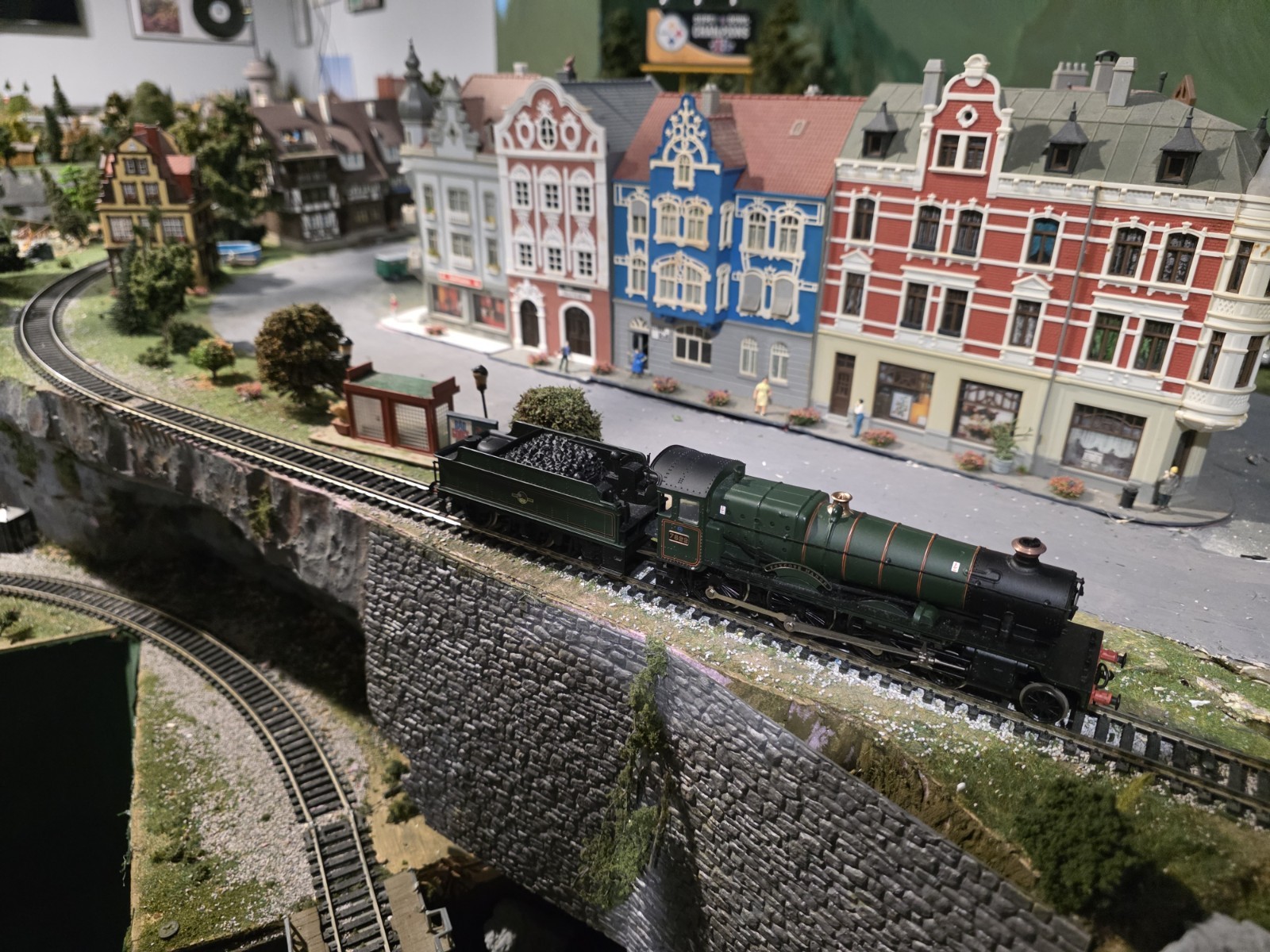 Bachmann Branchline BR Manor Class Steam Locomotive 31-306 OO Scale DC