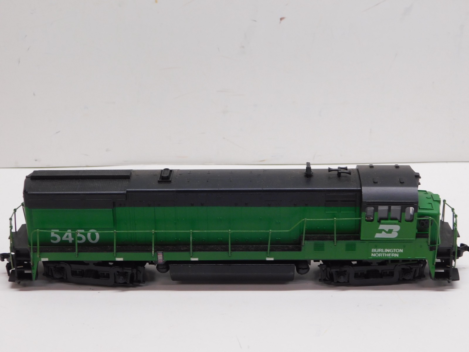 Athearn HO Blue Box Burlington Northern U30 Diesel Engine #5450-Unpowered Dummy