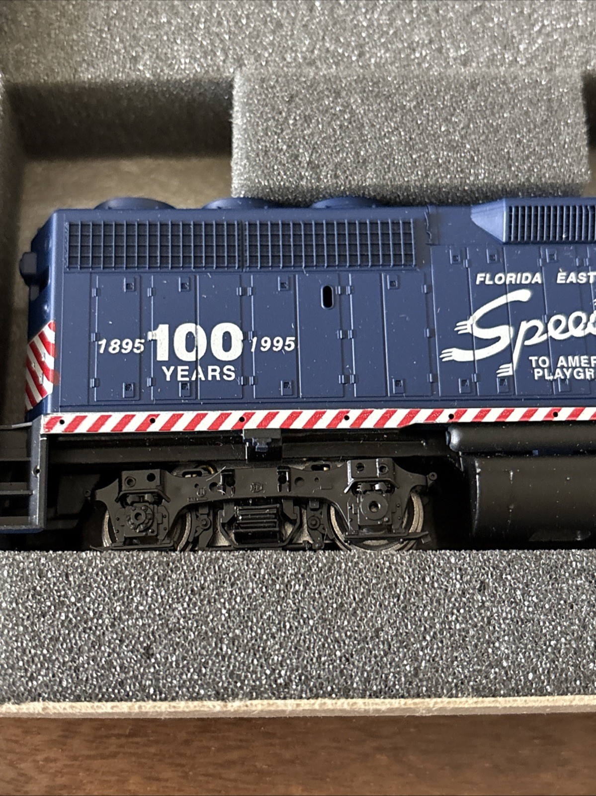 RARE 100th Anniversary Athearn SE HO Florida East Coast GP40-2 Powered & Dummy