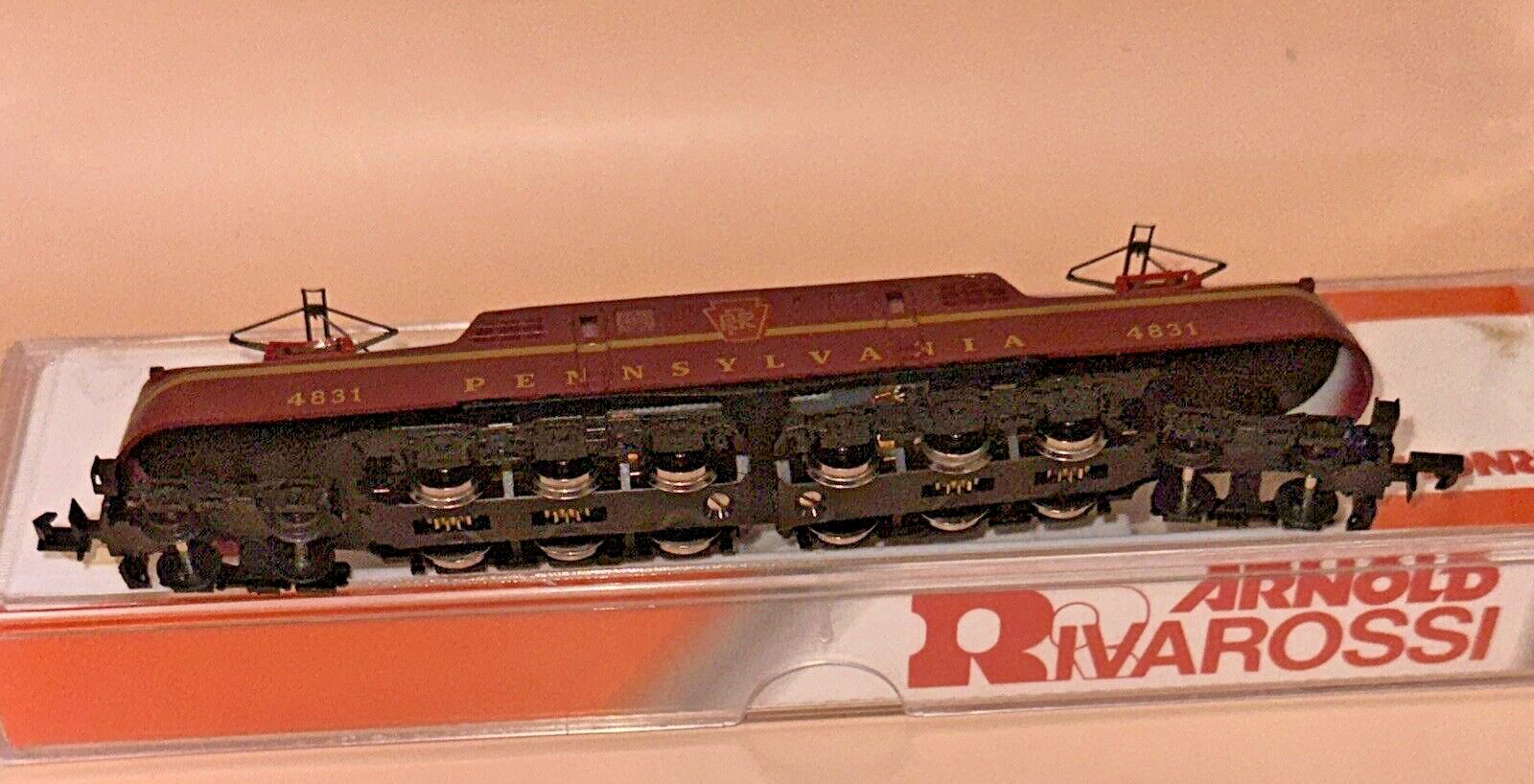 ARNOLD RIVAROSSI 5106 N SCALE PENNSYLVANIA GG-1 ELECTRIC LOCOMOTIVE #4831