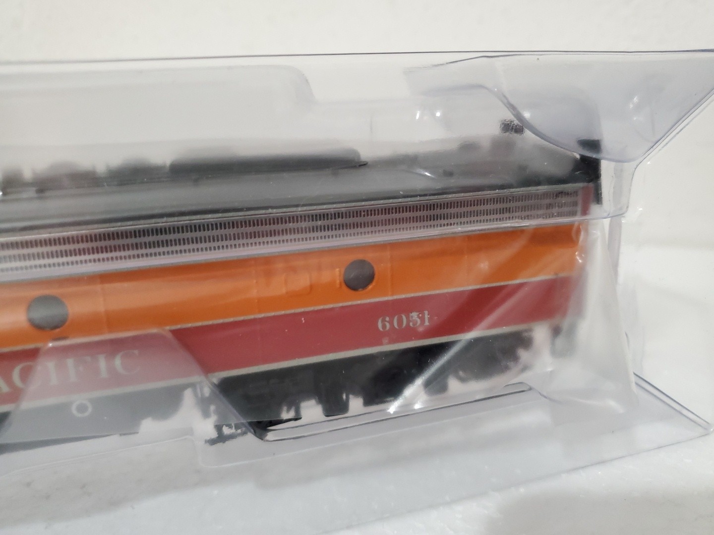 HO WALTHERS PROTO 920-48752 EMD E9A SOUTHERN PACIFIC SP # 6051 DCC READY