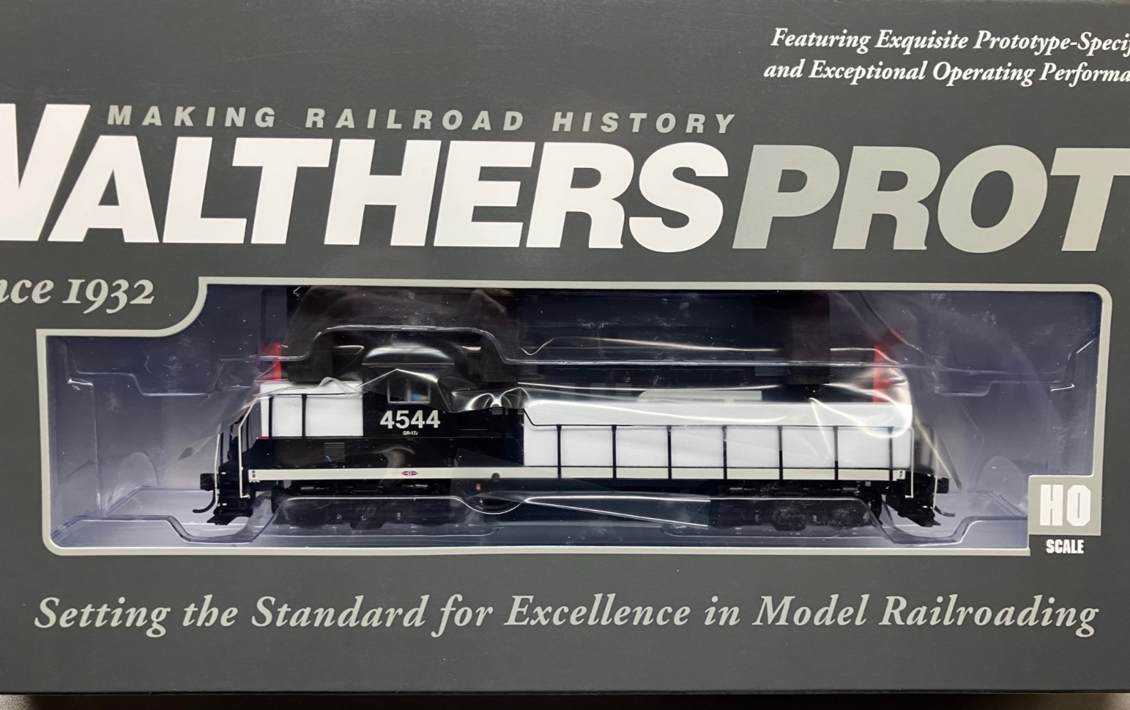 Walthers HO scale Grand Trunk Western GP-9 DCC ready
