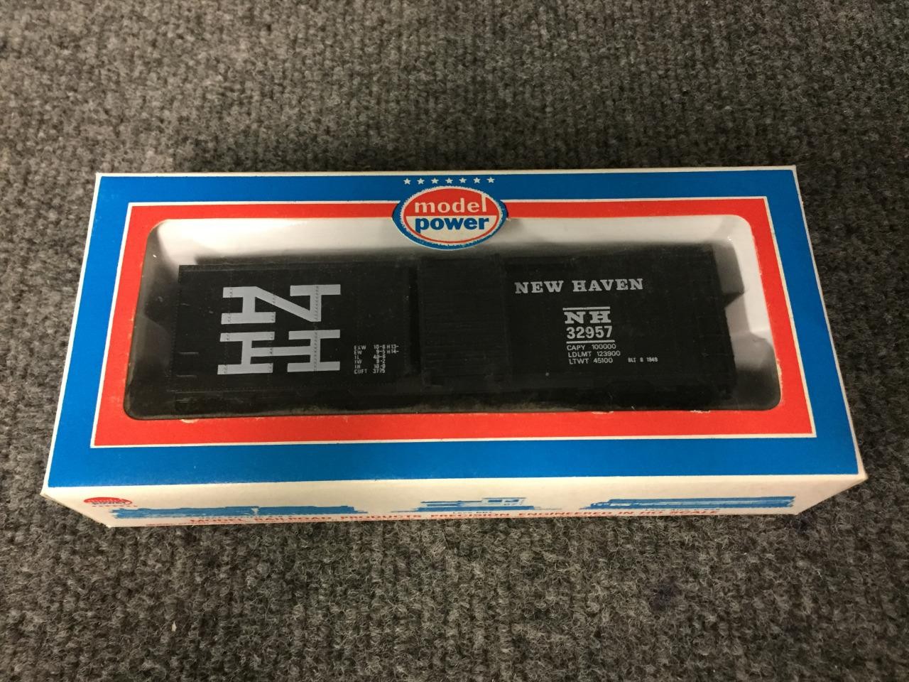 Model Scale HO Locomotive 2-6-0 with Tender Box Gondola Tank Caboose Train Cars