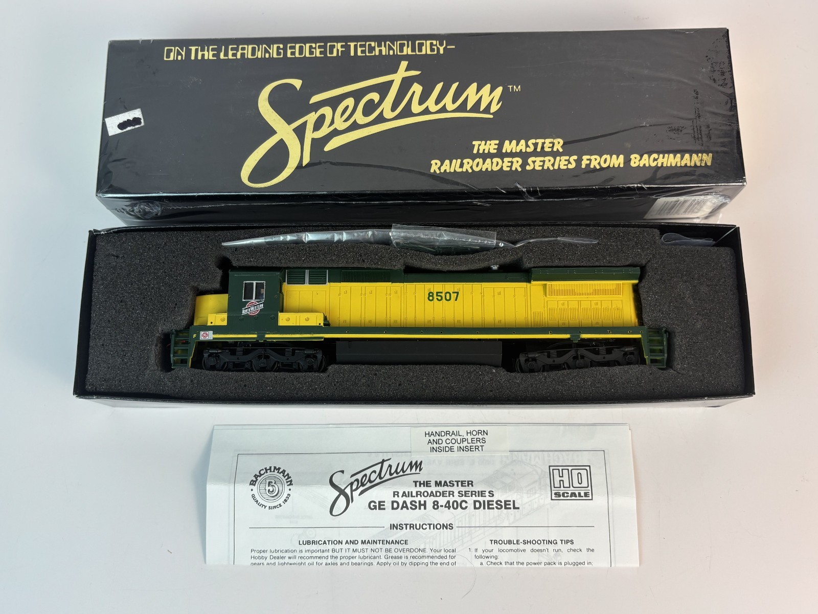 Bachmann Spectrum GE Dash 8‑40C Diesel Locomotive C&NW 8507 HO Item 85022 LNIB