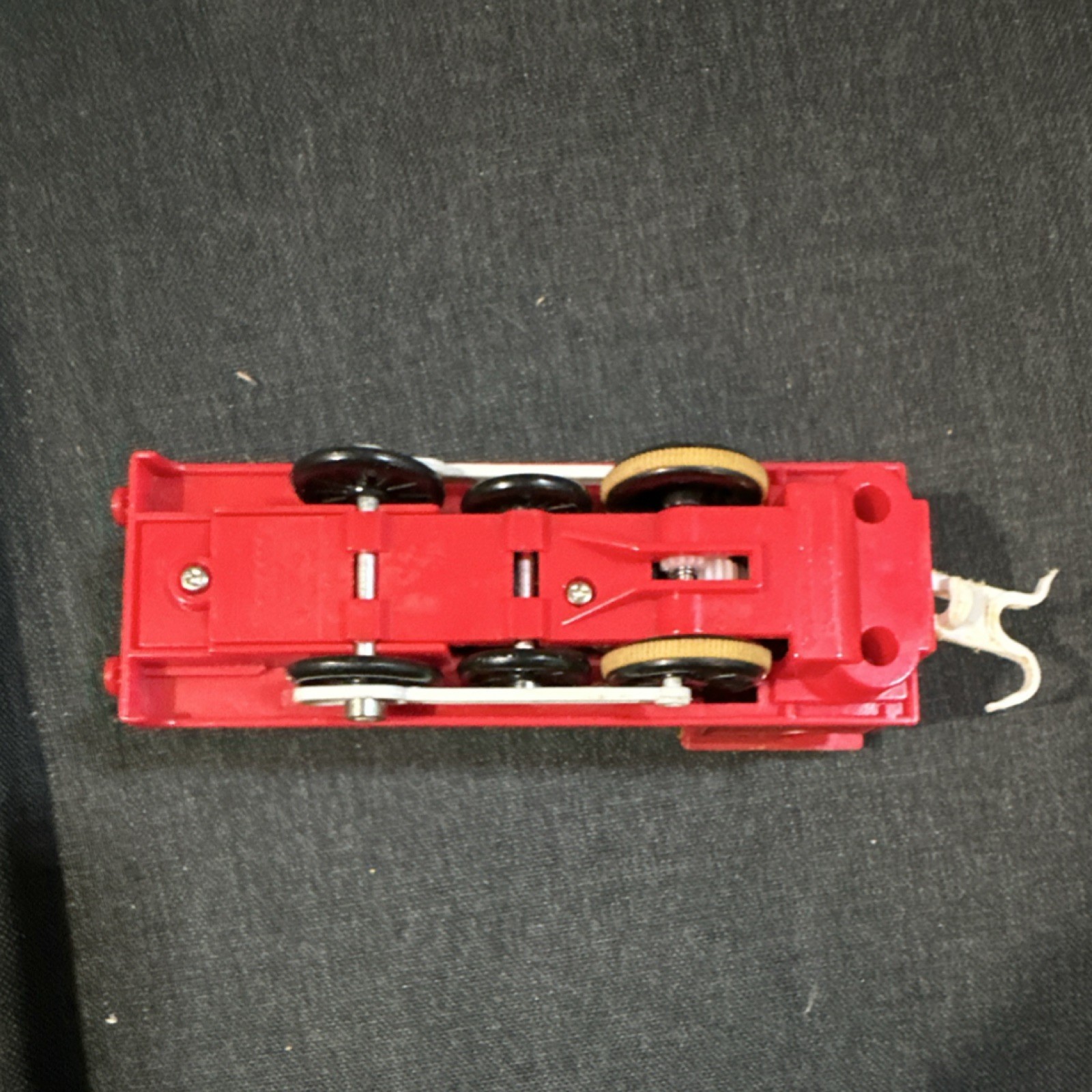 Thomas & Friends James Sodor HO 2-Rail Steam Locomotive 2-6-0 Red/Black