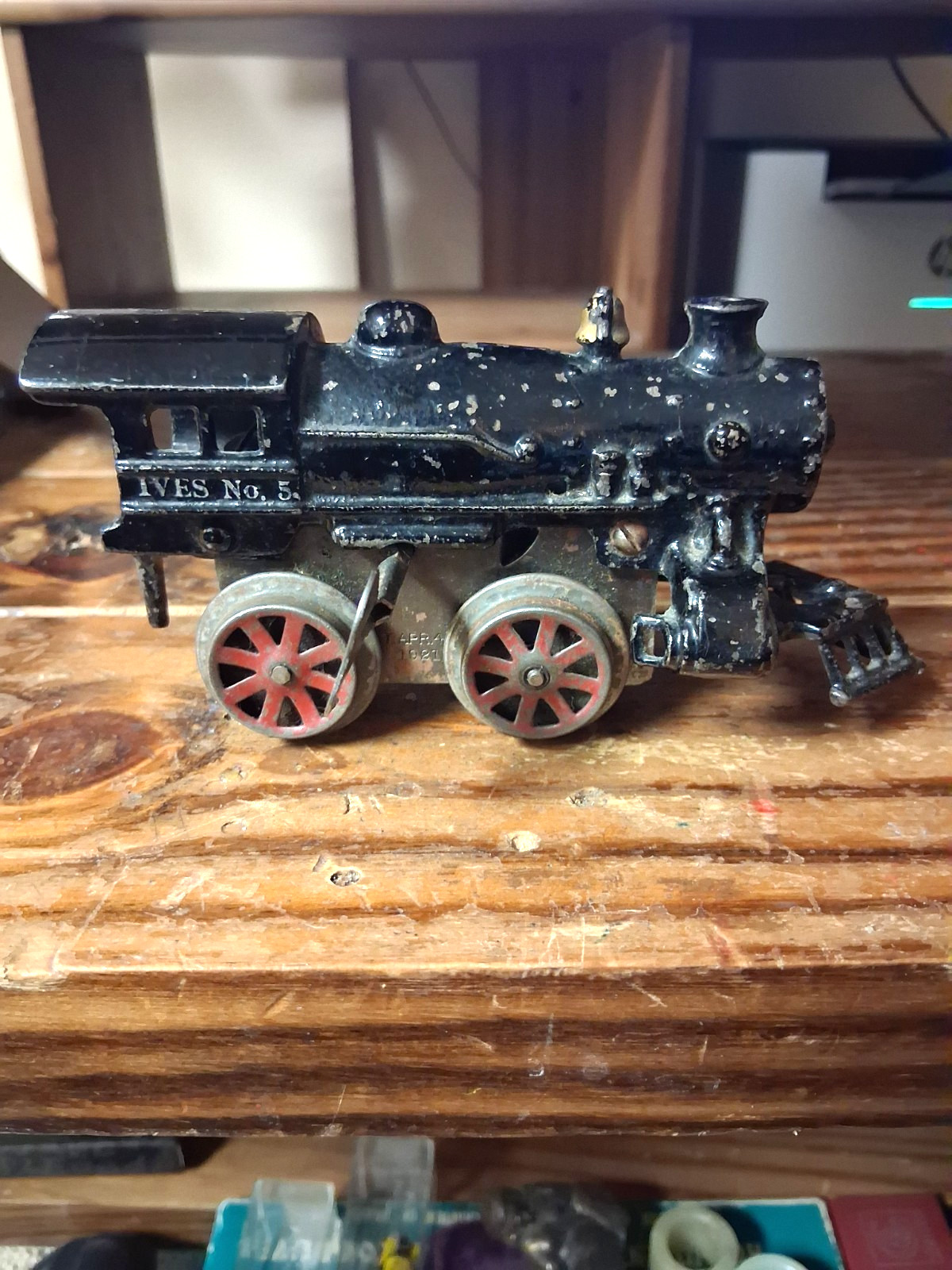 Vintage IVES #5 Cast Iron 0-4-0 Mechanical Wind-Up Steam Locomotive with KEY!!