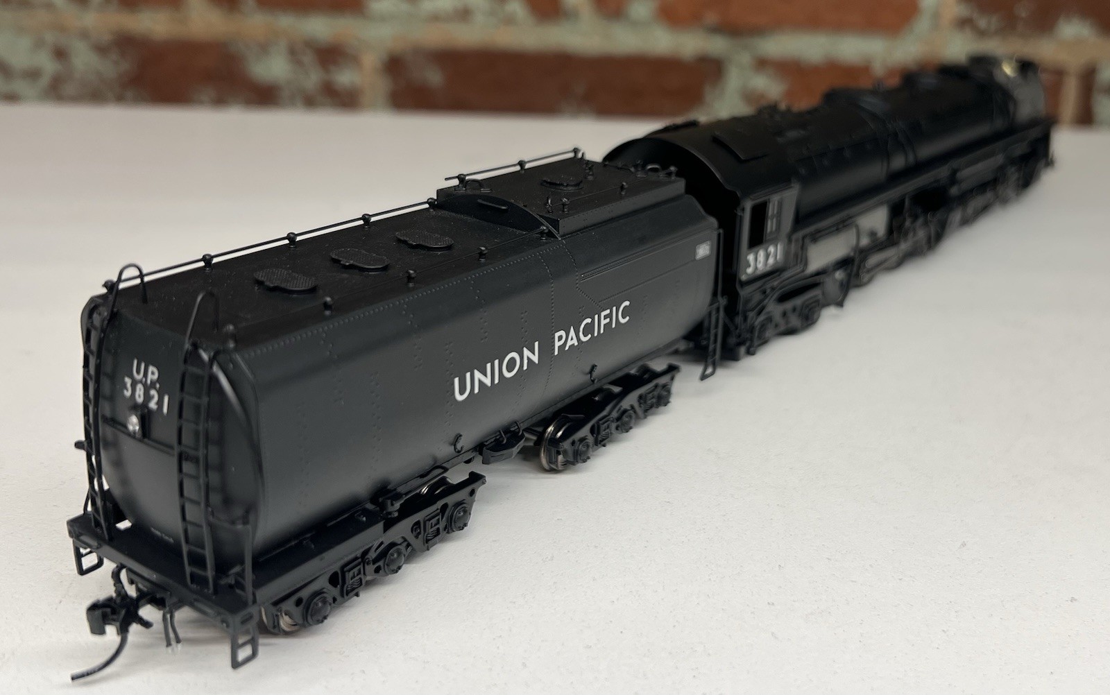 Broadway Limited 4804 Brass Hybrid UP Early Challenger #3821 Paragon4