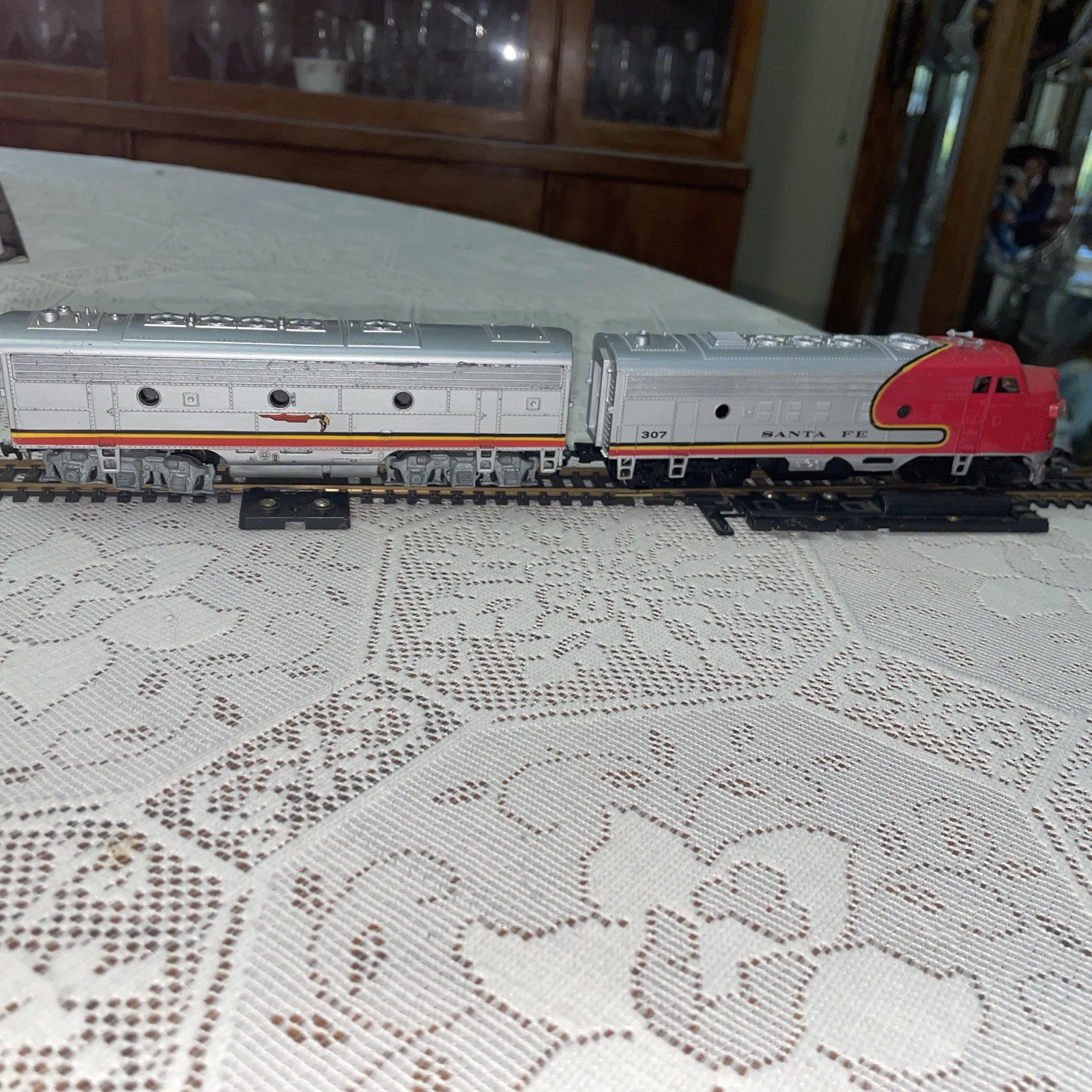 Vintage Bachman HO Santa Fe Lighted Locomotive Red Silver Black #307 With Car