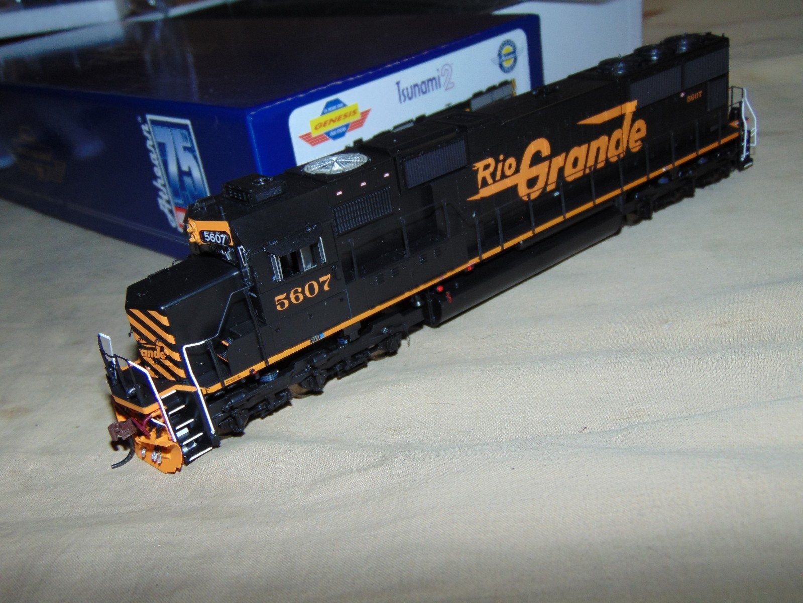 ATHEARN GENESIS HO 75833 RIO GRANDE SD70 DIESEL DCC & SOUND -BRAND NEW