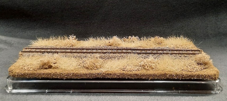 HOn3 SCALE 9″ SINGLE TRACK DISPLAY CASE – DESERT SCENE- FOR ANY HOn3 TRAINS