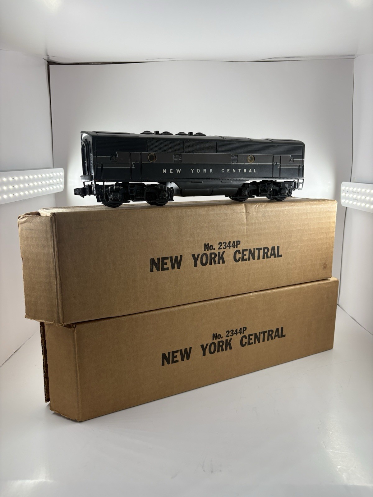 Lionel 2344 Vintage O Gauge New York Central F-3 ABA Diesel Locomotive Set