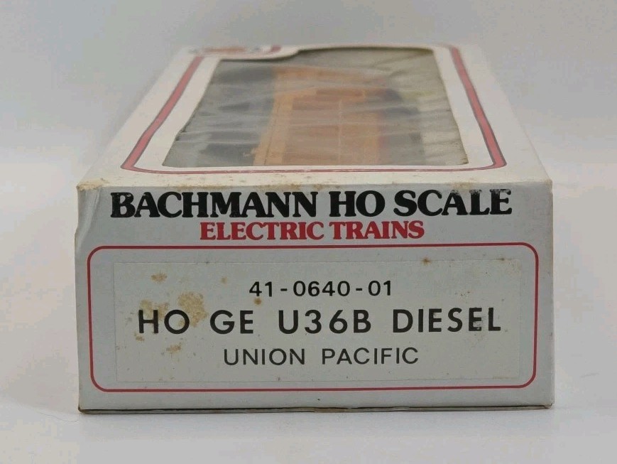 Bachmann HO Union Pacific GE U36B 0625 Diesel Locomotive No. 824 RUNS/LIGHTS C-7