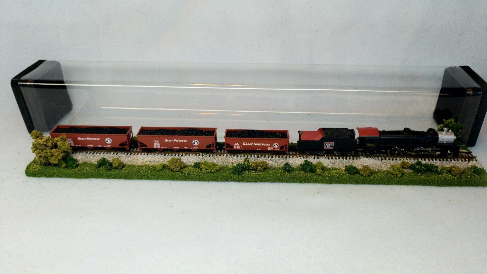 Z SCALE 14″ DISPLAY TUBE – “SUMMER SCENE” – FOR ANY Z LOCOS AND CARS