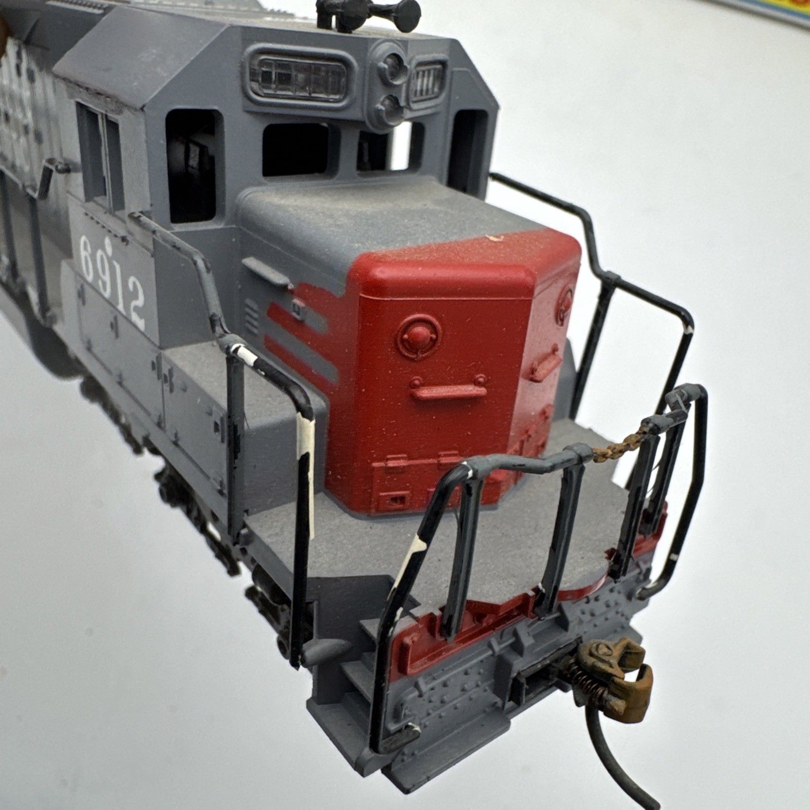 ATLAS # 7014 – SOUTHERN PACIFIC SD35 POWERED LOCOMOTIVE # 6912 -HO SCALE