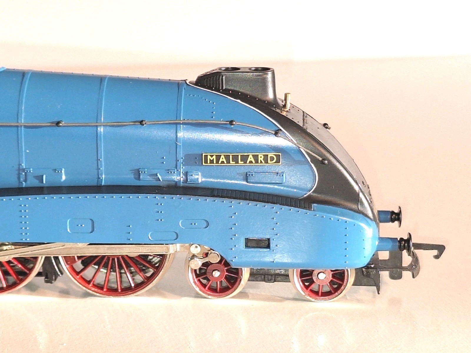 Hornby R077 LNER A4 Class Mallard. New Old Stock. Mint Cond. Boxed. 2 Rail DC.OO