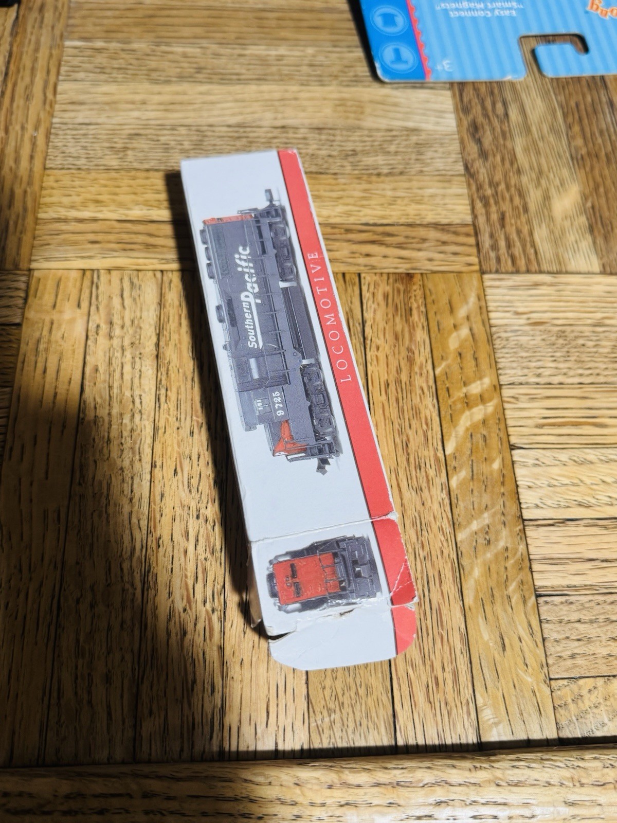Southern Pacific Locomotive # 9725 Model Train No 418 High Speed N Scale w Box