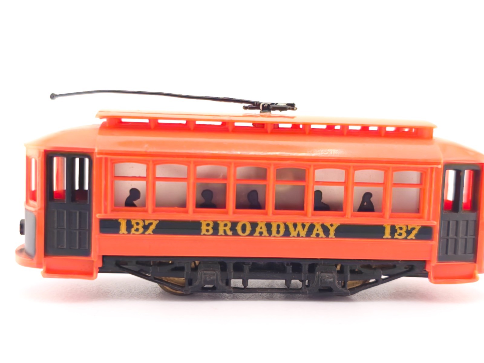 *READ* Tyco HO Scale Broadway Trolley Car #137 Model Railroad Train Car RUNS