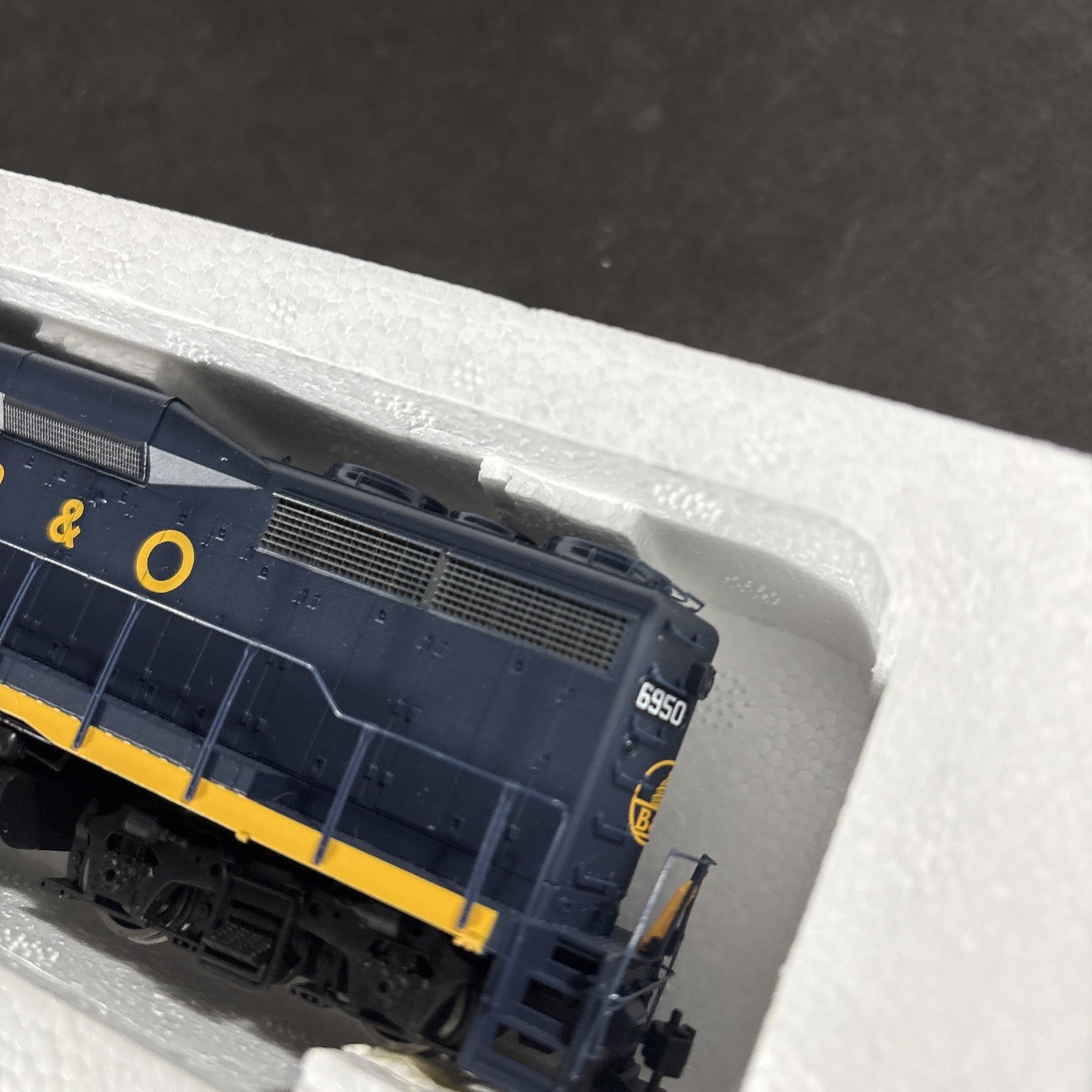 PROTO 2000 HO SCALE LOCOMOTIVE GP30 ASSEMBLED WORKING LN 21513 B&O 6950 DCC