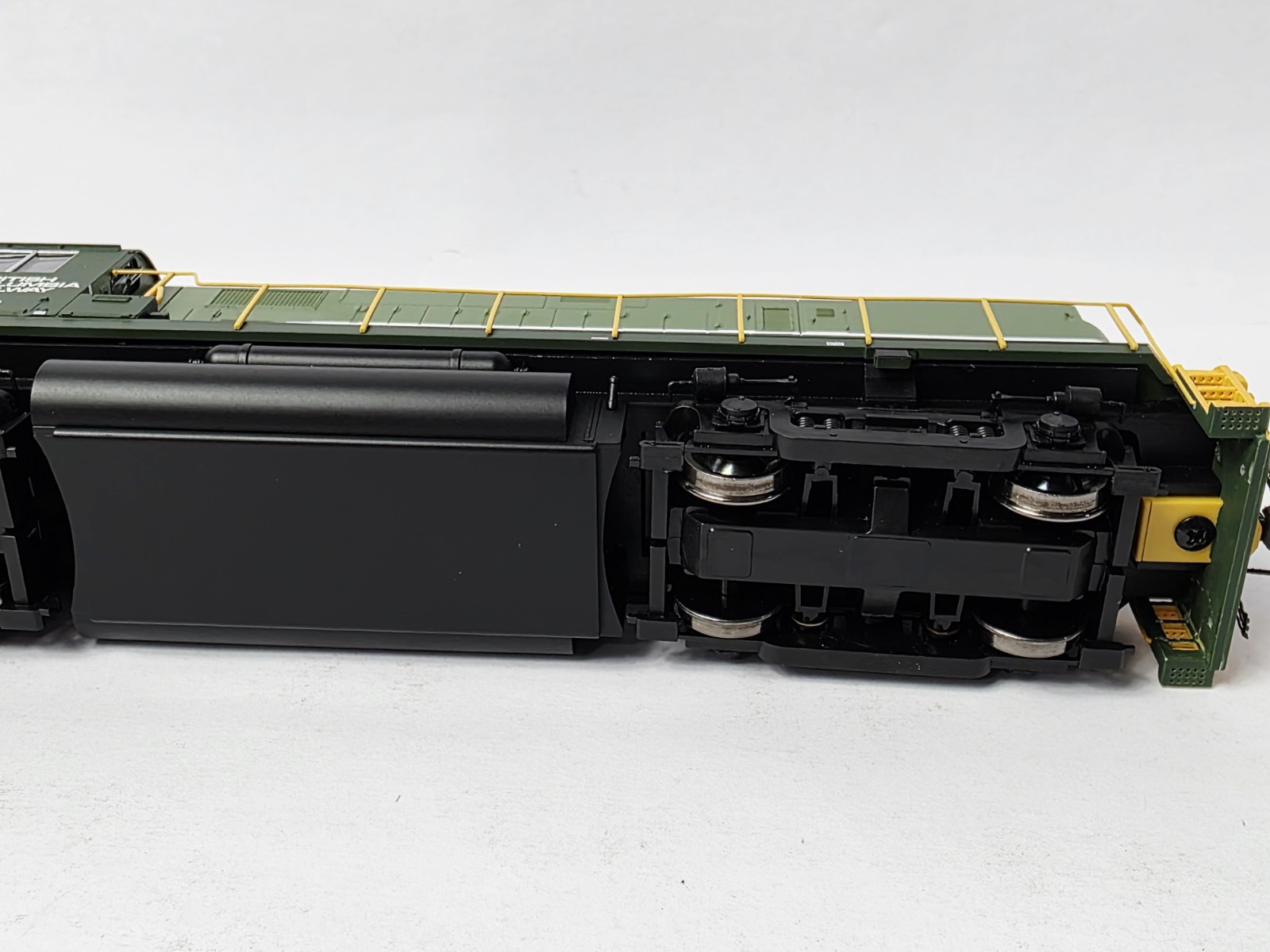 ATLAS GOLD BRITISH COLUMBIA LOCOMOTIVE #631 W/ SOUND IN BOX VERY NICE LOT 10