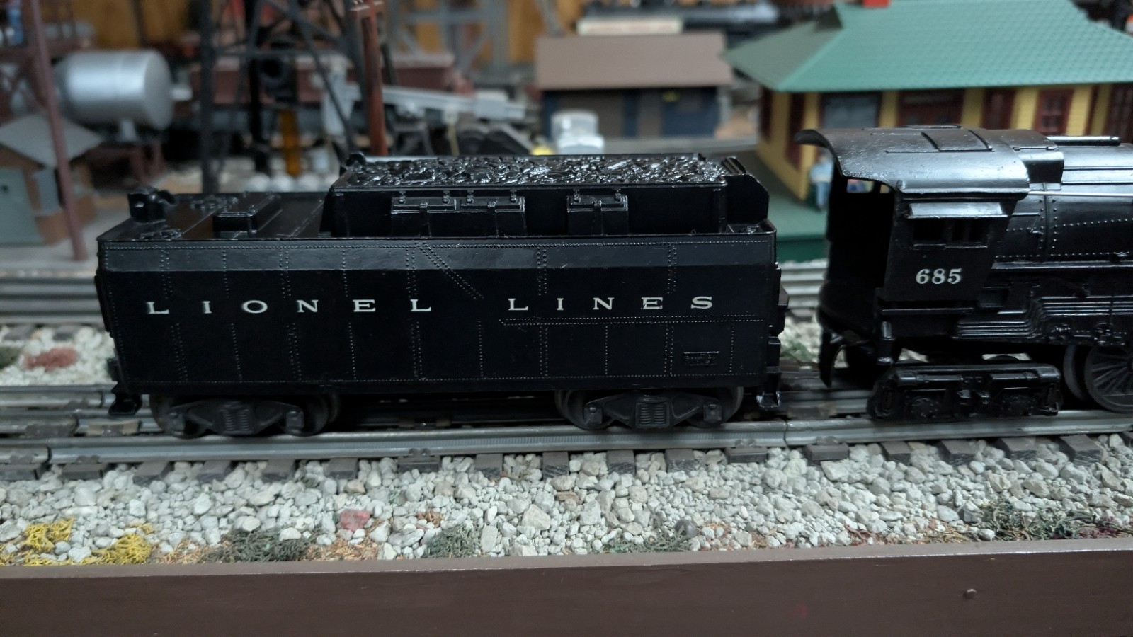 Lionel Postwar 685 Steam Engine with 6026W Whistling Tender