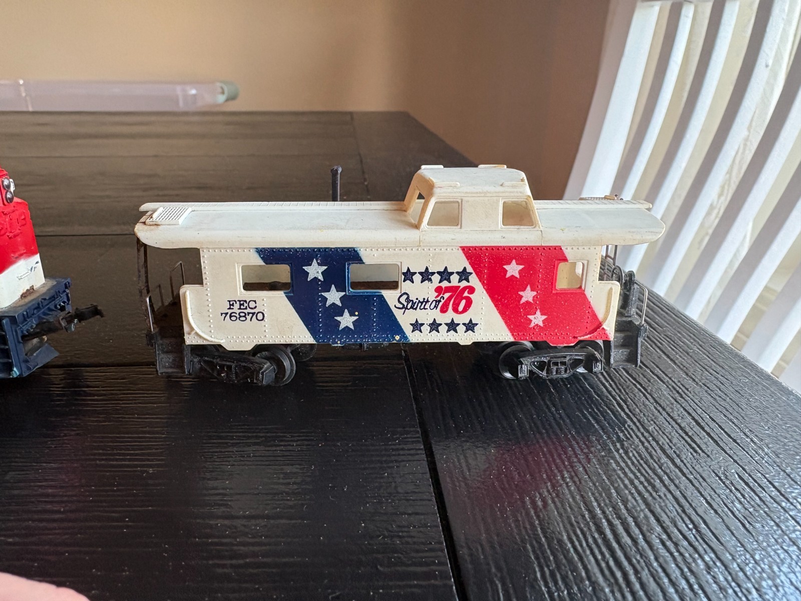 Tyco Spirit of 1776 red white blue locomotive with caboose