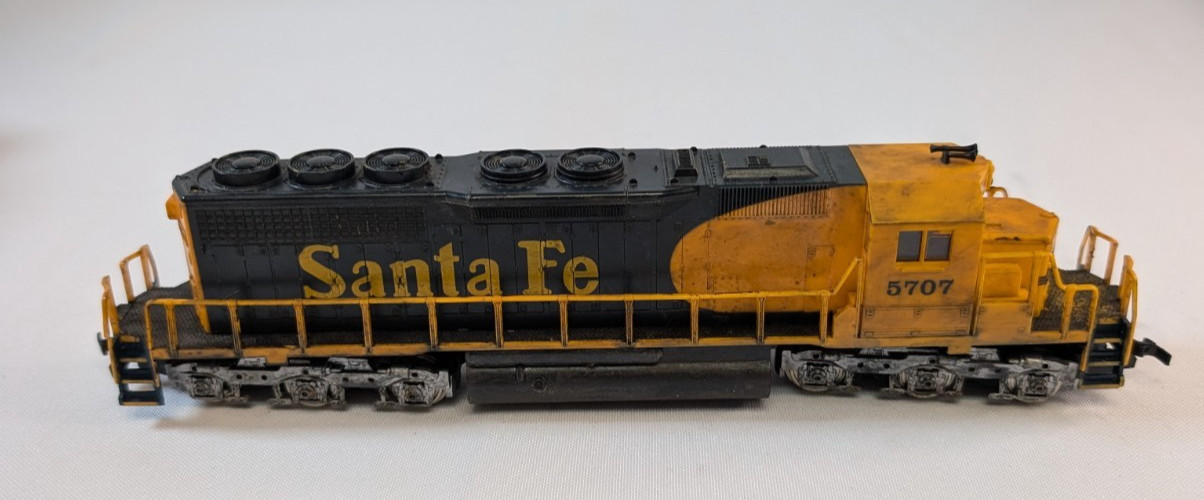 IHC HO Santa Fe SD40 #5707 M350 Diesel Locomotive Boxed Non Running