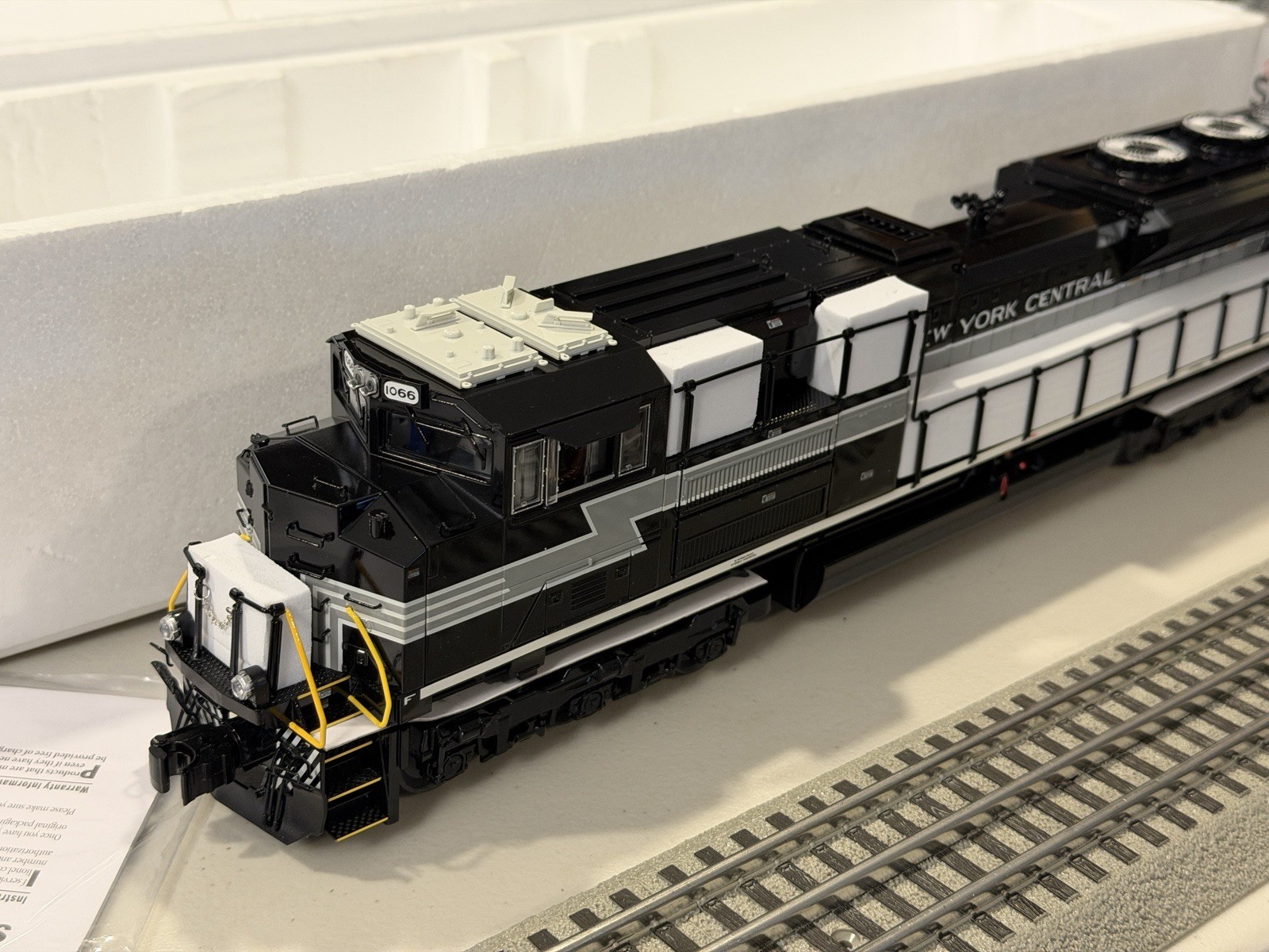 Lionel O-Scale 2433080 Legacy SD70ACE New York Central Diesel Locomotive #1066