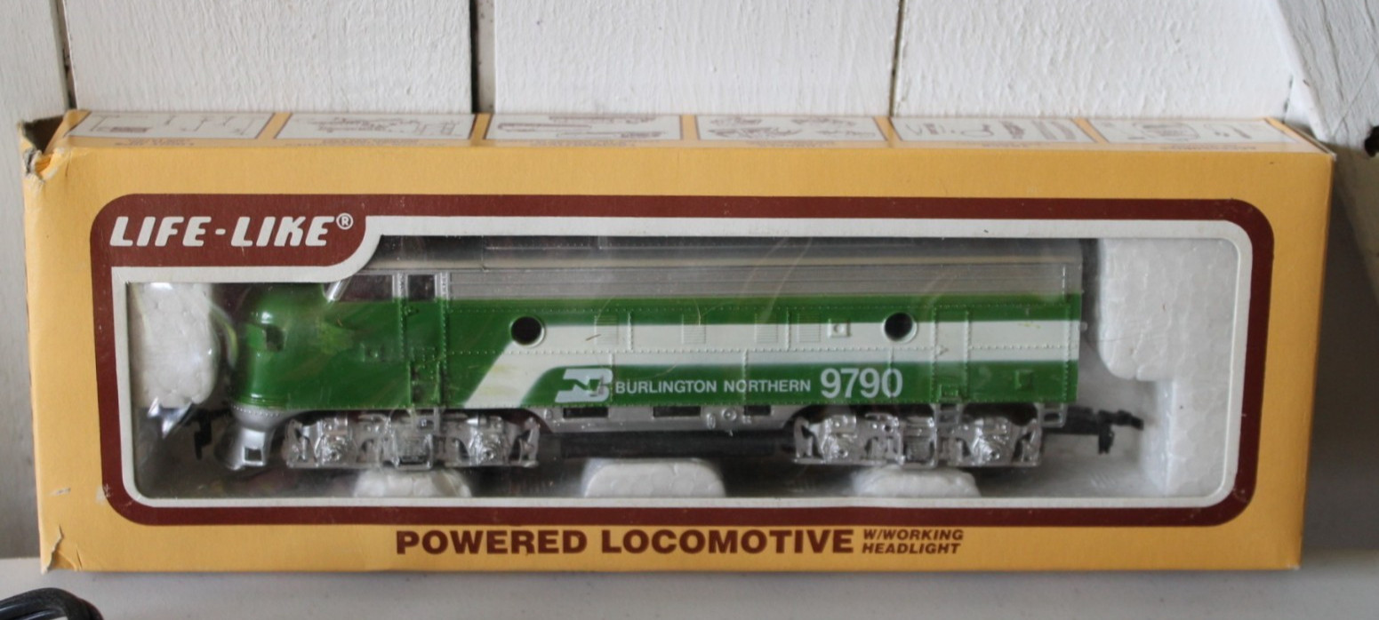 Life-Like Locomotive Train Set Complete Tracks, 5 cars, Transformer, etc.