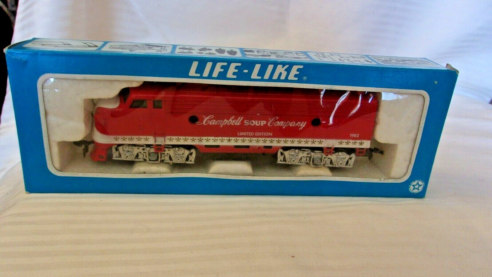 HO Scale Life-Like F7-A Diesel Locomotive Campbell Soup Company, Red, #1982