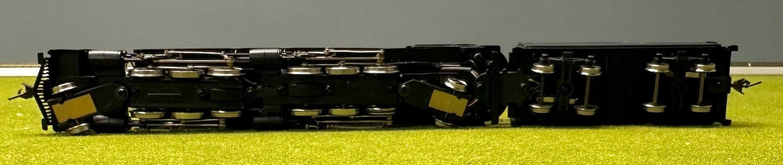 Mantua 345004 HO Scale 2-6-6-2 Articulated w/ Tender Flywheel Drive Undecorated
