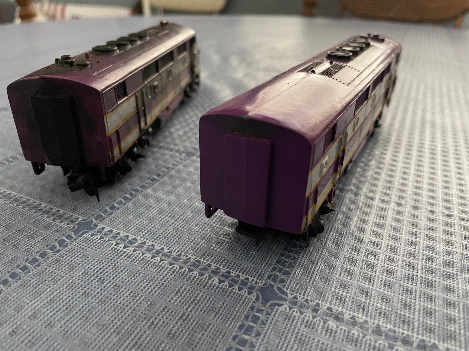 HO Atlantic Coast Line Powered Diesel Engine Locomotive w/Passenger Boxcar