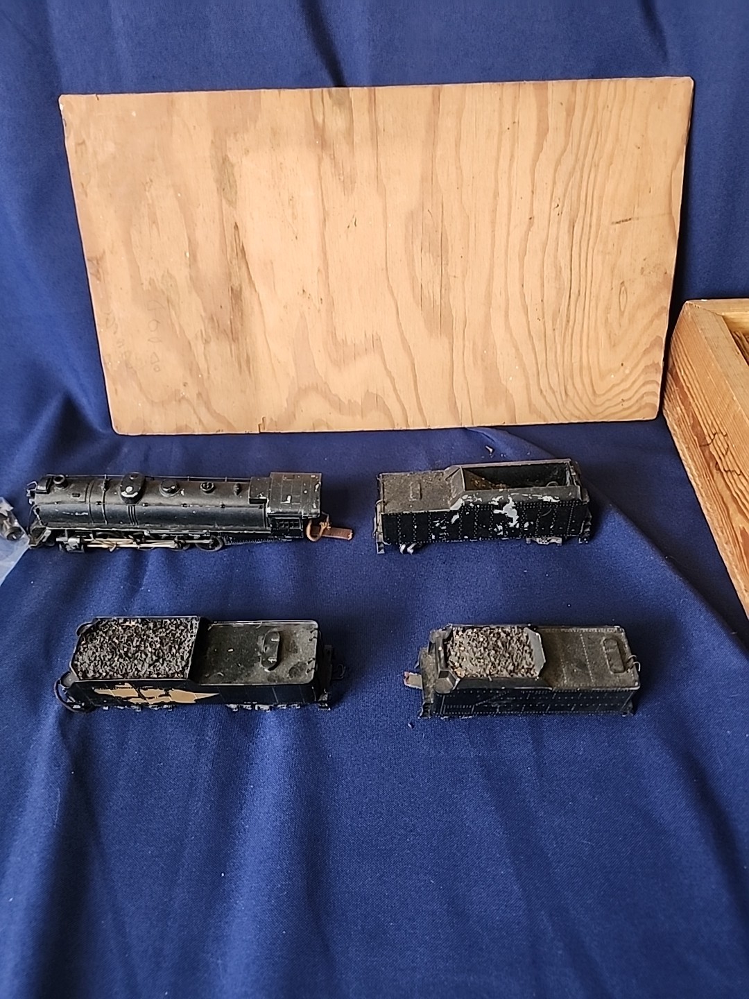 Vintage Set Of Unbranded Train Heavy Metal Locomotive Looks Great Untested 7”