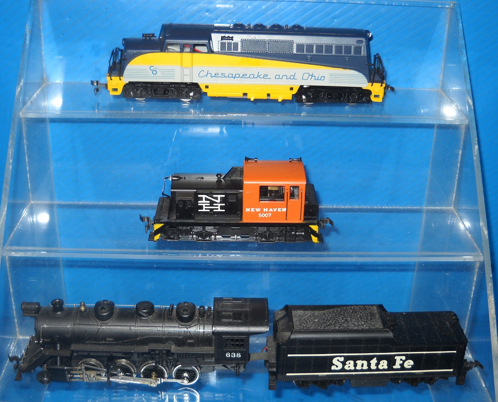 AHM C&O EMD Diesel Loco 1845 – New Haven Switcher 5007 & Tyco Santa Fe 638 – Lot