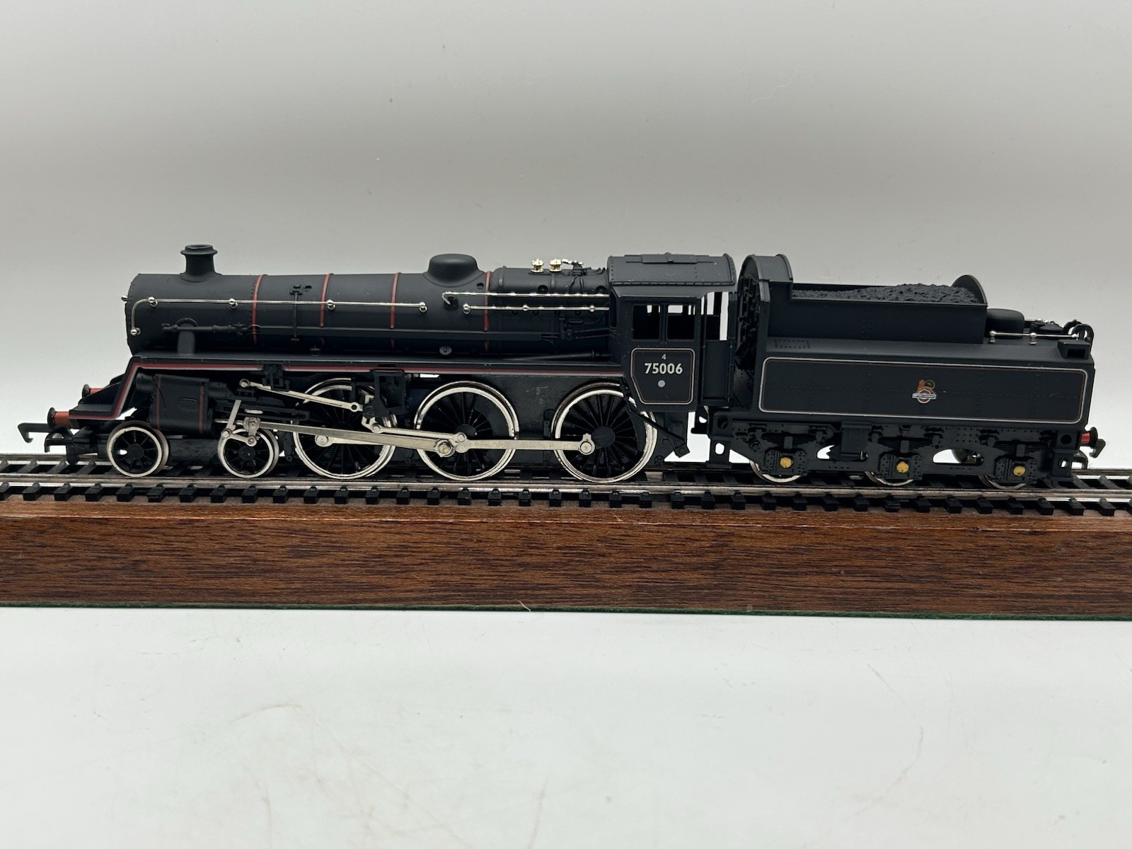 OO Mainline 37-052 BR Standard Class 4MT 4-6-0 Steam Locomotive – (EX BOXED)