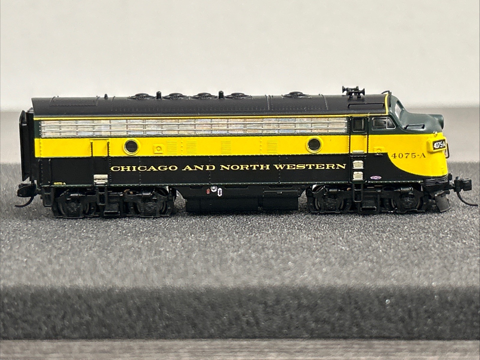 Broadway Limited N Scale #9076 EMD F7A Locomotive CNW #4075A NIB – CC