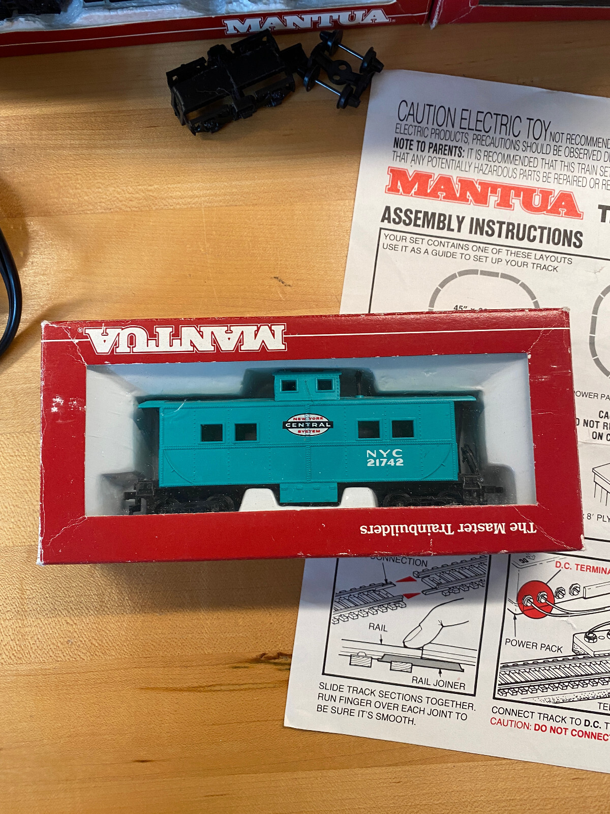 Mantua Train Set. Original Instructions, box, control. Many cars and Locomotive