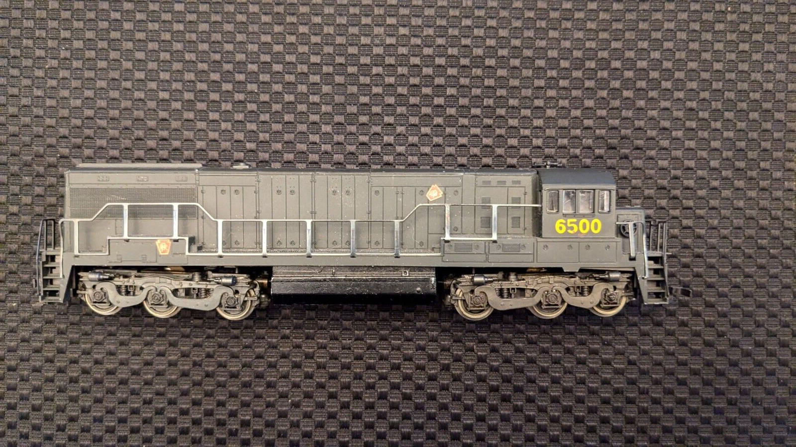 Rivarossi GE U25B Locomotive, PRR #6500, runs good, looks good