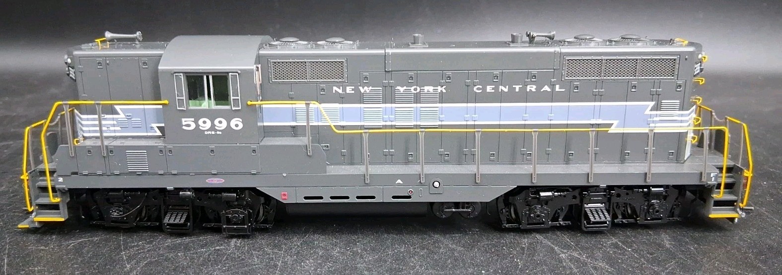 Athearn Genesis G62628 New York Central GP9 5996 HO Gauge Locomotive LN/In Box
