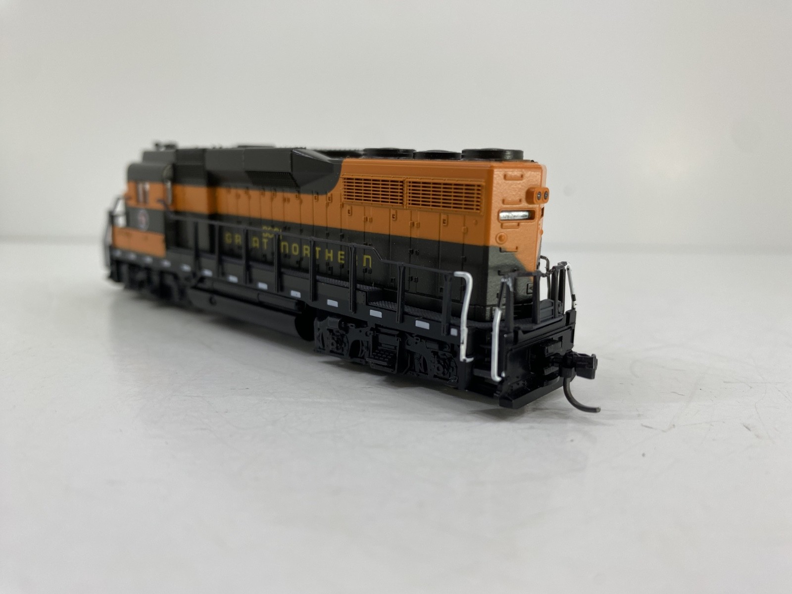 Atlas N Scale EMD GP30 #4730 Great Northern Diesel Locomotive Rd#3001
