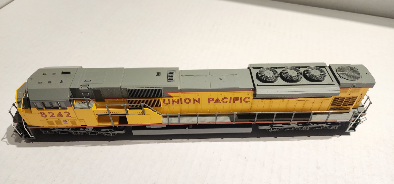Kato HO Scale 37-6362 SD90/43MAC locomotive Union Pacific #8242 DCC