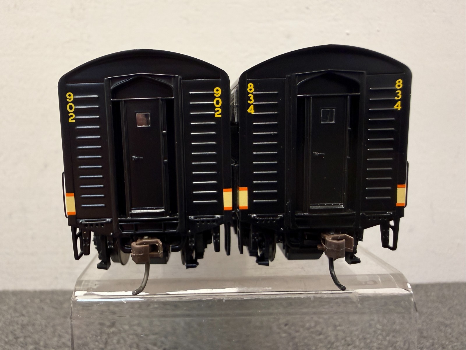 Athearn HO G1521 L & N EMD F7A/F7B Phase 1 Diesels 834 & 902 – DCC Ready